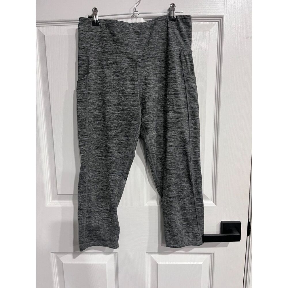 C9 Champion Women's Gray Heathered Capri Leggings Large Cropped Athletic Yoga